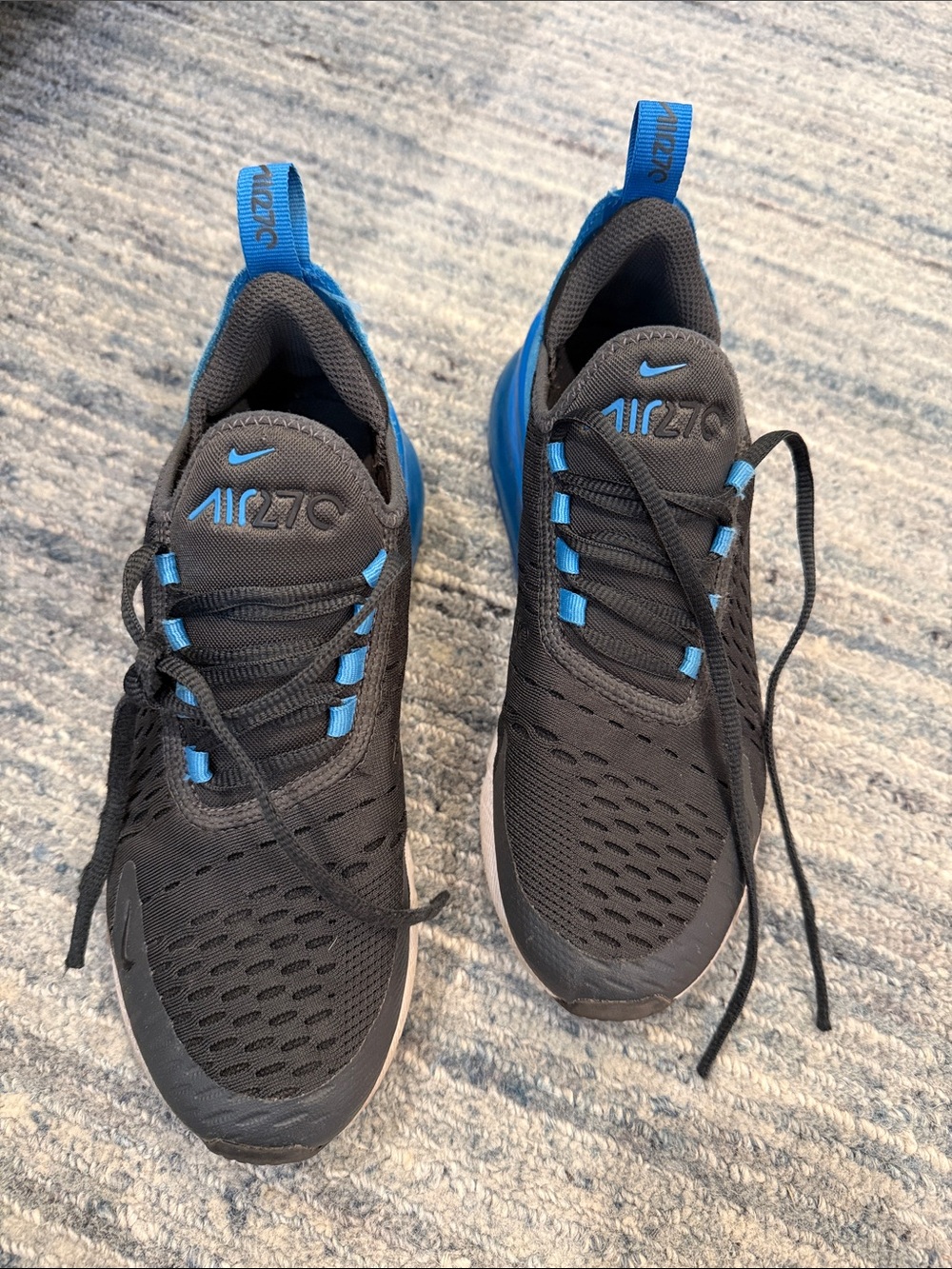 Nike black sneakers with blue accents Air270 style size 5